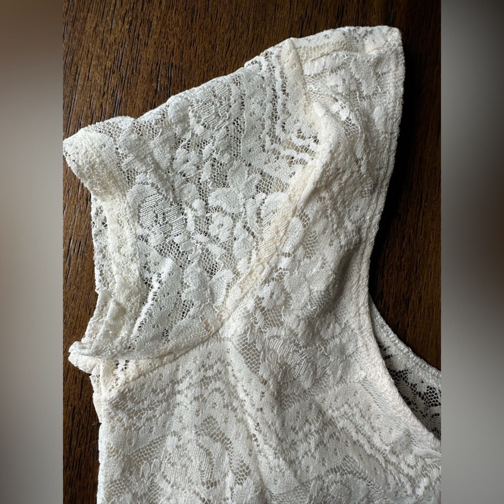 Garage Elegant Cream Lace Women's Top- size Small - Picture 2 of 6
